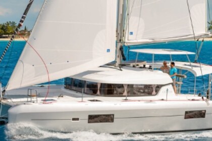 Charter Catamaran LAGOON 42 Saint-Raphaël