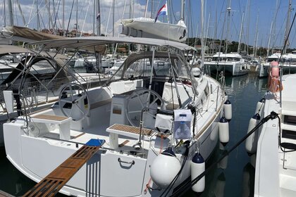 Miete Segelboot Bénéteau Oceanis 38.1 Pula