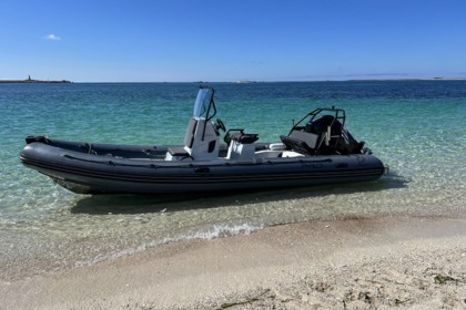 Hyra båt RIB-båt Zodiac Pro7 Lorient