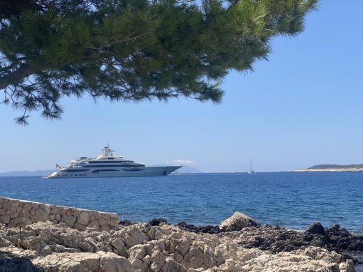 Hvar Motorboat Mazury 40 hp free petrol alt tag text