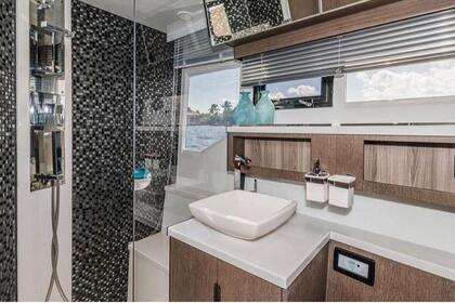 Charter Motorboat Galeon 550 Fly Cancún