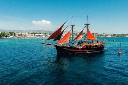Verhuur Zeiljacht Masouras Bros Pirate Ship Paphos