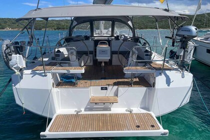 Hire Sailboat Bavaria Yachtbau Bavaria C42 Golfo Aranci