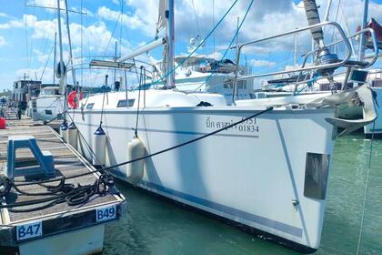 Hire Sailboat Bavaria Bavaria 32 Cruiser Phuket