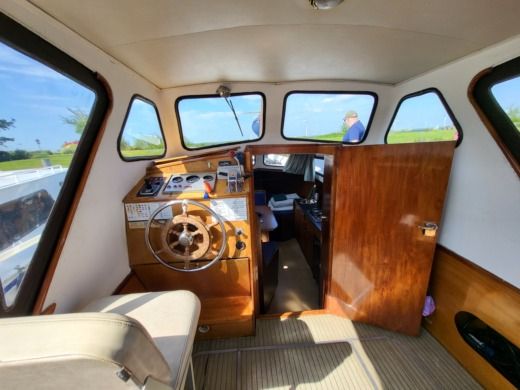 Spakenburg Houseboat Curtevenne 830AK alt tag text