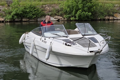Location Bateau à moteur Jeanneau Cap camarat 6.5 Toulon
