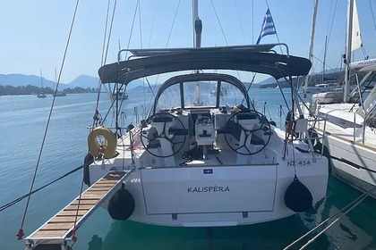 Hire Sailboat Bavaria Yachtbau Bavaria C42 Alimos