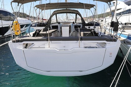 Rental Sailboat Dufour Yachts Dufour 44 Pula