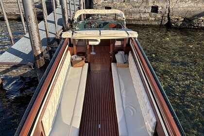 Location Bateau à moteur Cucchini Taxi Veneziano Lac de Côme