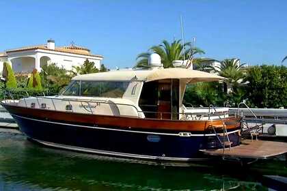 Charter Motorboat Apreamare Apreamare 54 Gozzo Capri