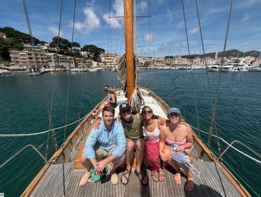 Sanary-sur-Mer Catamaran Catamaran, Lazzi alt tag text