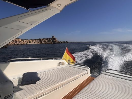 Palma de Mallorca Motorboat Sunseeker 45 Apache alt tag text