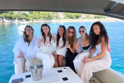 Hire Motorboat Jeanneau prestige 38S Villefranche-sur-Mer