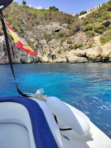 Valence Motorboat Fabiette nautica services Open 580 alt tag text