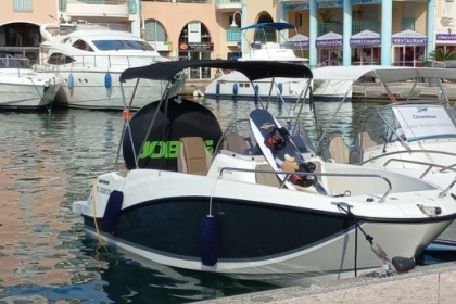 Rental Motorboat Quicksilver 555 Open Fréjus