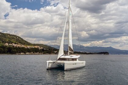 Rental Catamaran Lagoon-Bénéteau Lagoon 39 - 4 + 2 cab. Split