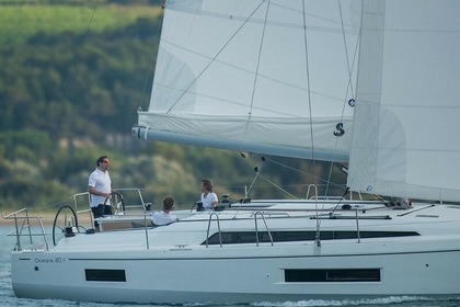 Hire Sailboat Beneteau Oceanis 40.1 Laurium