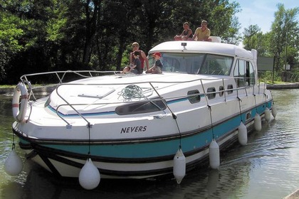 Charter Houseboat Sedan 1310 Amieira