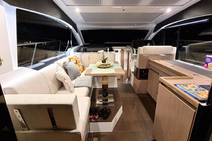 Rental Motor yacht Sealine Sealine C390 Brač