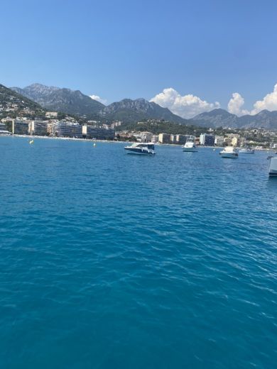 Menton Motorboat Cranchi Zaffiro 28 alt tag text