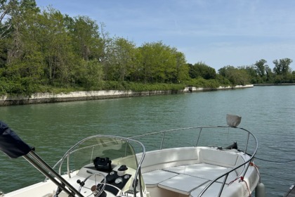 Aluguel Lancha Saver 690 Open Veneza