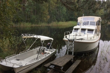 Hyra båt Motorbåt LINSSEN GRAND STURDY 30,9 AC Nyslott