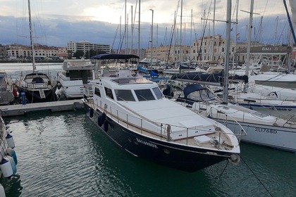 Rental Motorboat Canados 45 fly Syracuse