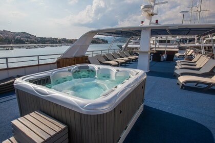 Charter Motor yacht MS Elixir Split