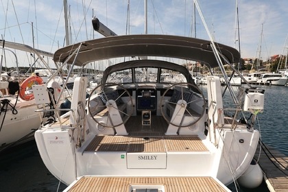 Charter Sailboat Hanse Yachts Hanse 388 Šibenik