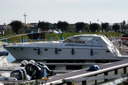 Noleggio Yacht a motore Rizzardi Cr 50 Ponza