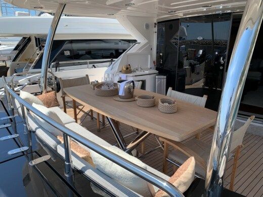 Motor Yacht Sunseeker 88 Boat layout