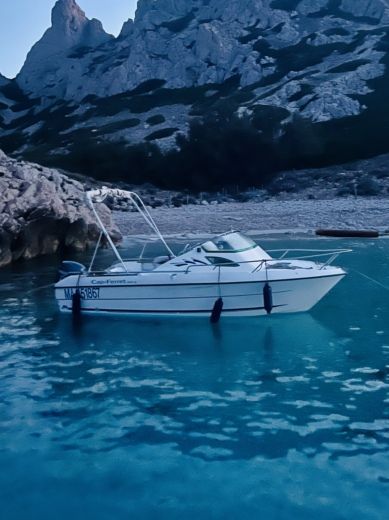 Motorboat B2 Marine cap ferret 550 cabin cruiser boat plan