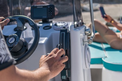 Verhuur Motorboot prwtevys 2023 Milos