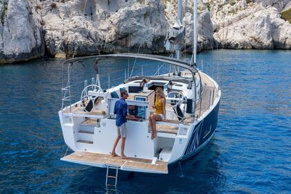 Hire Sailboat Dufour Yachts Dufour 530 - 5 + 1 cab. Pozzuoli