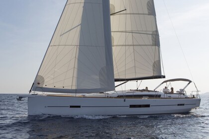 Hire Sailboat Dufour Yachts Dufour 520 GL Lomas de Palmira