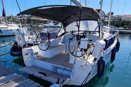 Чартер Парусная яхта Jeanneau Sun Odyssey 380 Гольфо-Аранчи