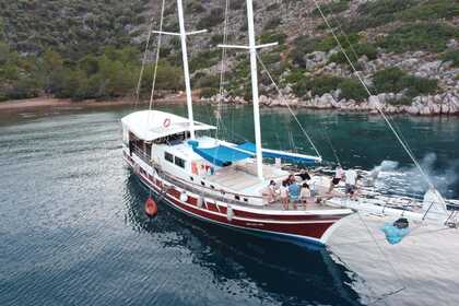 Charter Gulet Traditional Gulet with a capacity of 14 people Ketch Marmaris