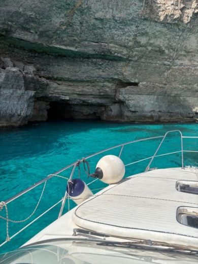 Malta Motorboat Sealine S28 alt tag text