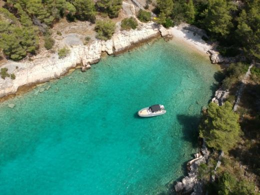 Bol Harbour RIB Salpa soleil 20 alt tag text