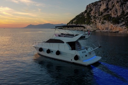 Charter Motorboat Rafaelli Levante fly 43 Makarska