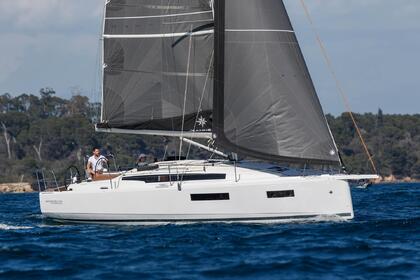 Rental Sailboat Jeanneau SUN ODYSSEY 350 Saint-Malo