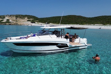 Location Bateau à moteur Jeanneau cap camarat 12.5 WA Calvi