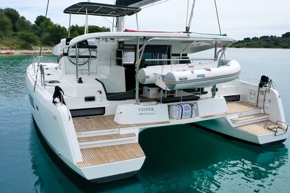 Hire Catamaran Lagoon-Bénéteau Lagoon 42 - 4 + 2 cab. Trogir