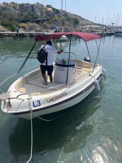 Santa Maria di Leuca Motorboat Speedy Cayman Donautica alt tag text