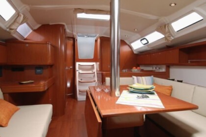 Location Voilier Beneteau Oceanis 37 La Spezia