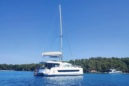 Czarter Katamaran Catana Group Bali 4.6 - 5 + 2 cab. Kaštel Gomilica