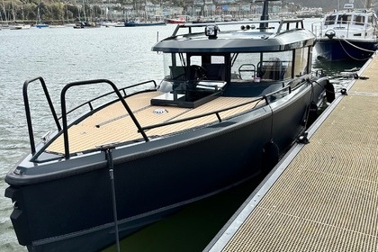 Hire Motorboat XO XO EXPLR 10s plus cabin Dartmouth