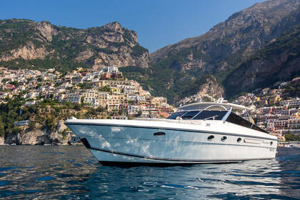 Noleggio Barca a motore Itama 50 Positano
