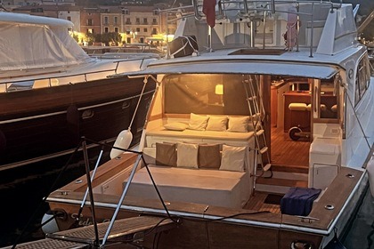 Noleggio Barca a motore Ocean Yacht Inl. USA 48 Scario