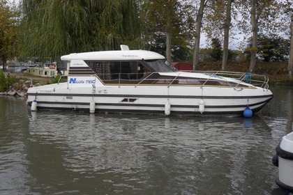 Rental Houseboats Custom Nicol's 1160 Redon